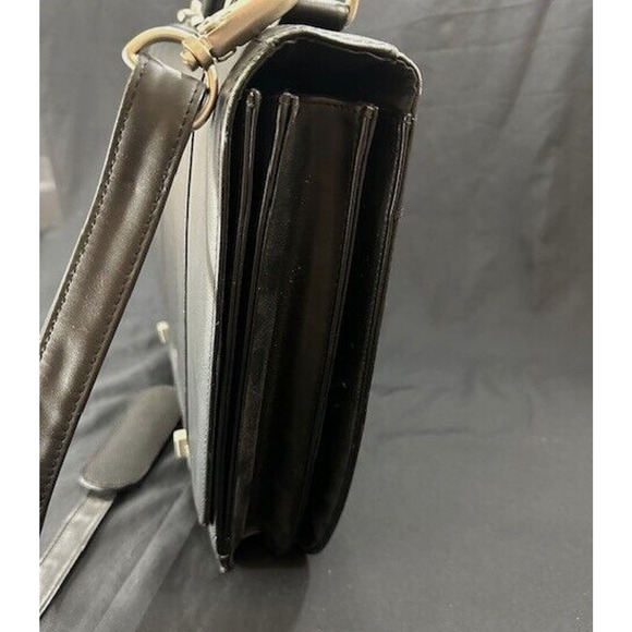 Leeds Black Leather Messenger Bag with Strap - Picture 4 of 15